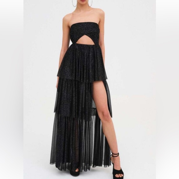 For Love And Lemons Dresses & Skirts - 😍NWT For Love & Lemons Black Maxi ruffle strapless gown dress 😍❤️‍🔥New Years Eve